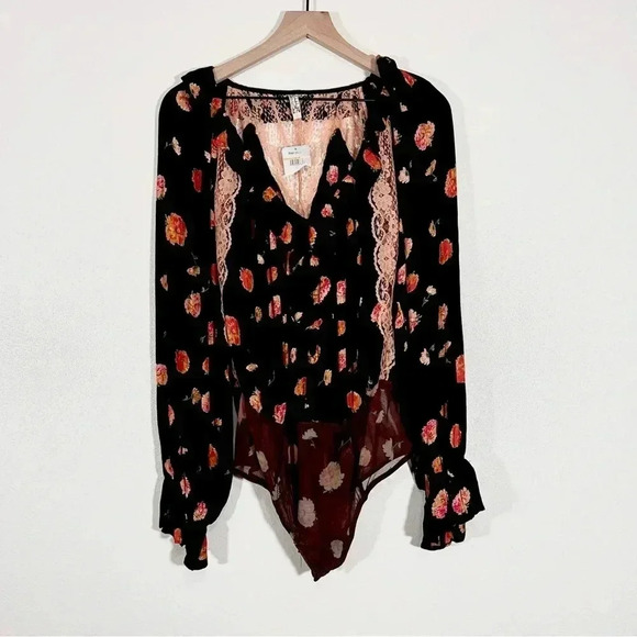 NWT Free People Intametly Poppy Printed Bodysuit Black Combo - Picture 2 of 12